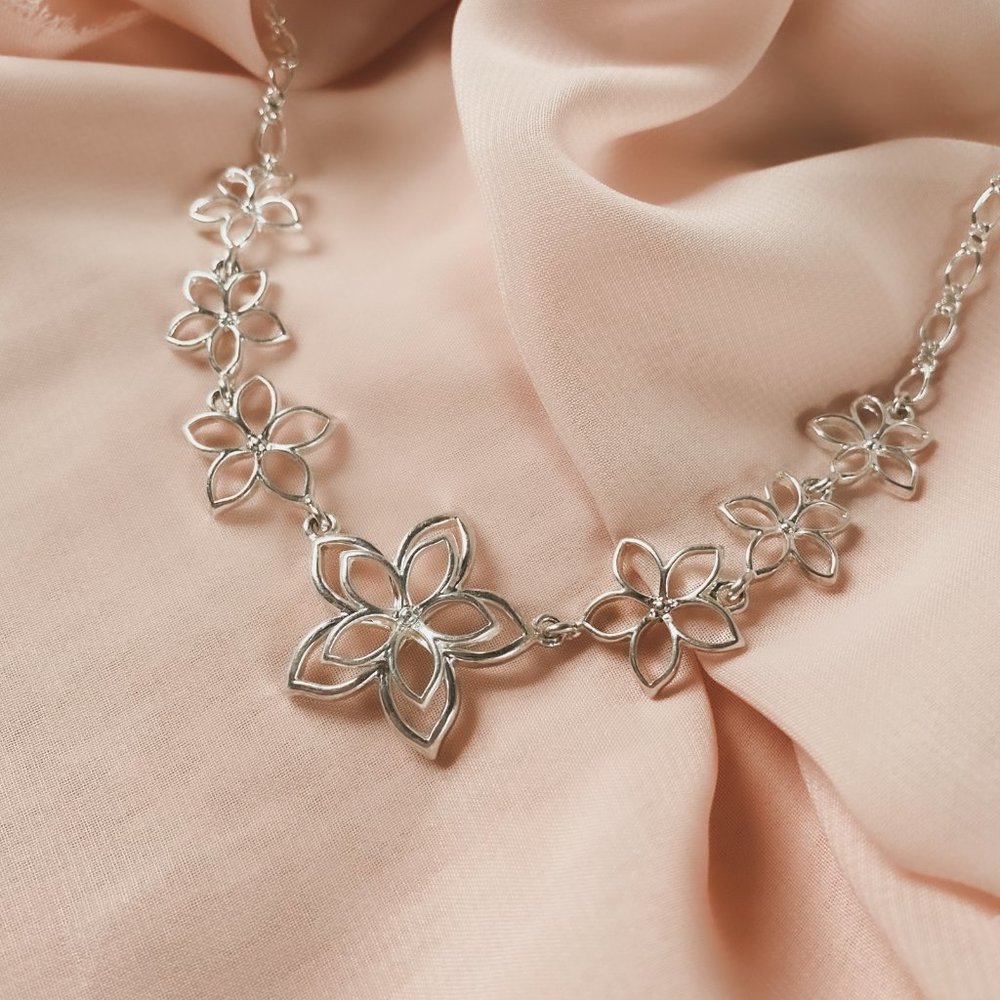 Silver Openwork Flower Floral Spring Bridal Bib Dainty Chain Elegant Necklace